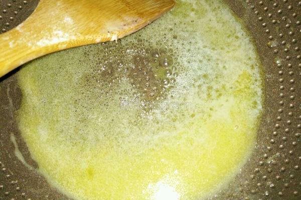 玫瑰蔓越莓牛轧糖的做法图解3