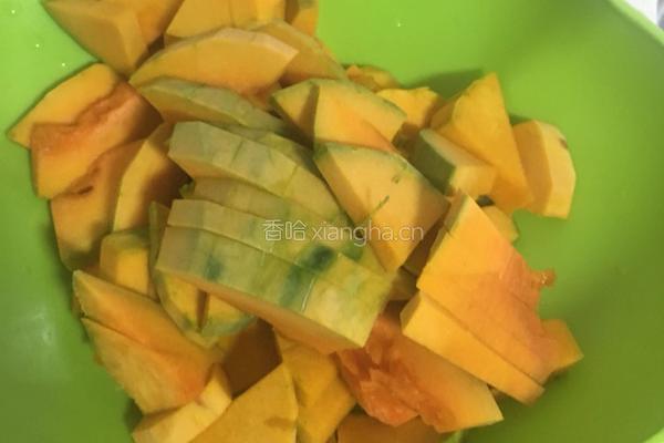 南瓜炒沙虫的做法图解2