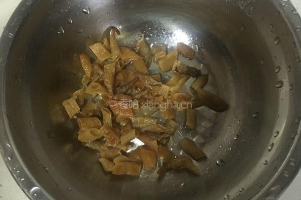 南瓜炒沙虫的做法图解5