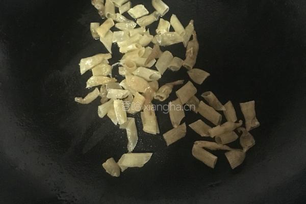 南瓜炒沙虫的做法图解4