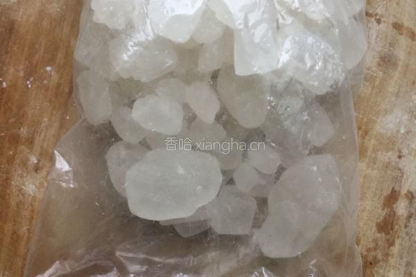 银耳红枣粥的做法图解2