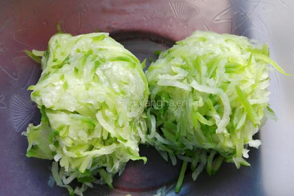 青萝卜猪肉饺子的做法图解2
