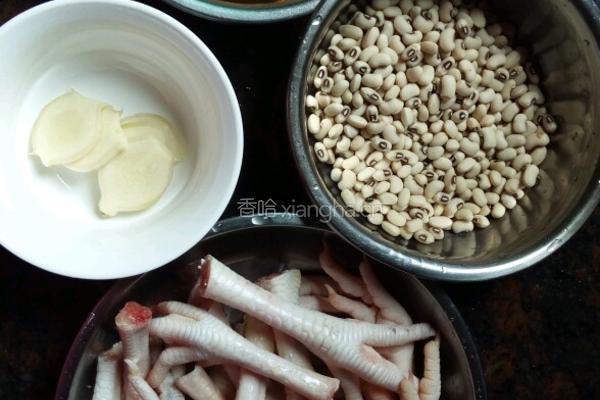 鸡脚花胶眉豆汤的做法图解1