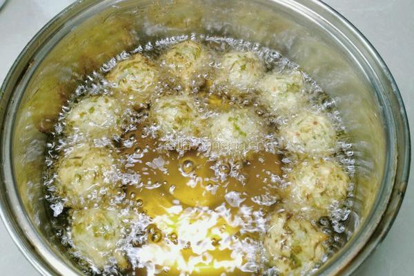  炸芹菜丸子的做法图解8