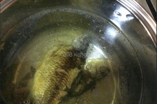 鲫鱼羊排汤的做法图解4
