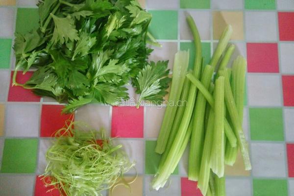 香干炒芹菜的做法图解1