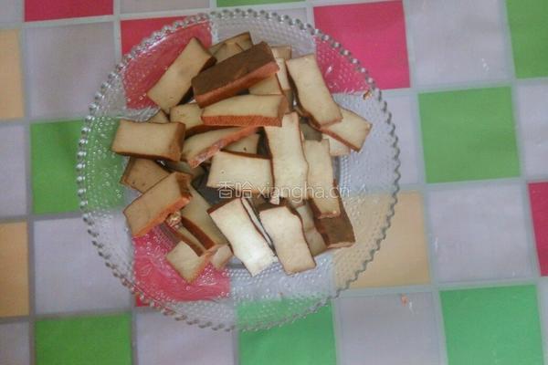 香干炒芹菜的做法图解4