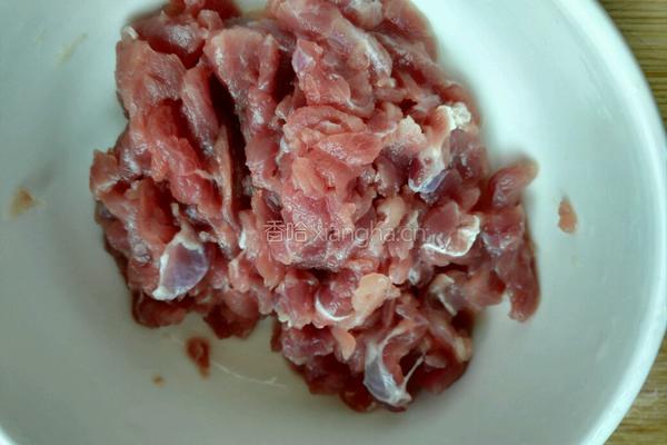 莴苣牛肉炒河粉的做法图解1