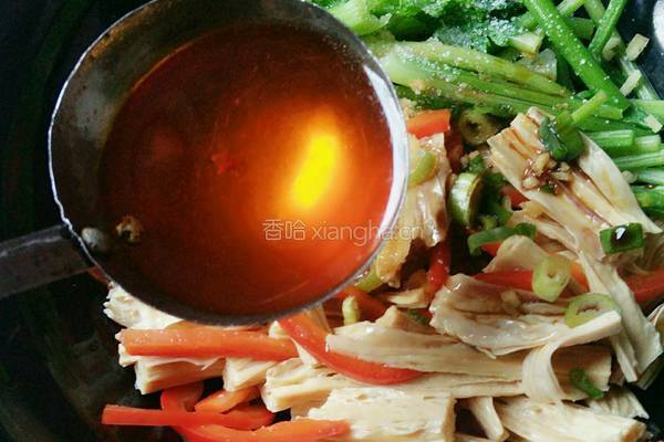 红油芹菜腐竹的做法图解7