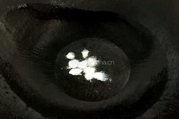 炝炒花生芽的做法图解3
