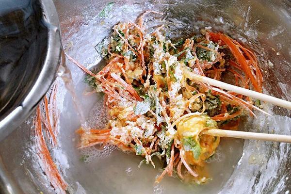 芹菜胡萝卜软饼（家常版）的做法图解5