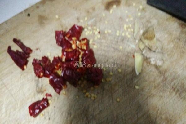 辣炒白菜烩芹菜的做法图解3