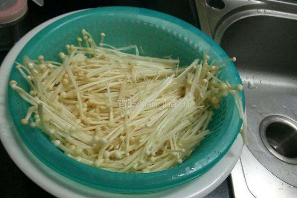炒金针菇的做法图解1