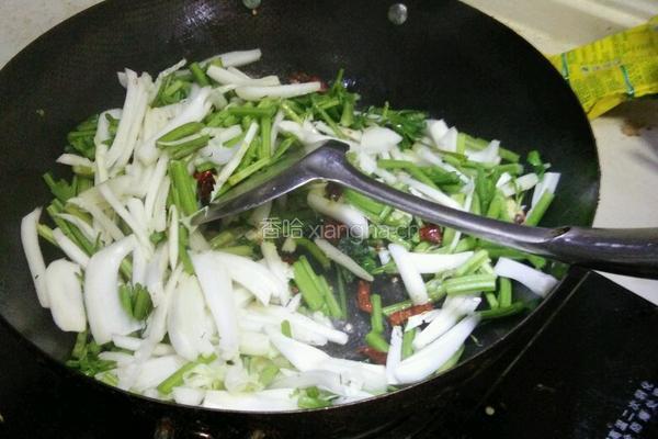 辣炒白菜烩芹菜的做法图解8