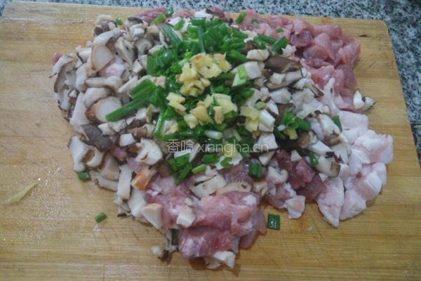 香菇白菜猪肉饺子馅的做法图解3