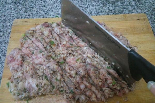 香菇白菜猪肉饺子馅的做法图解4