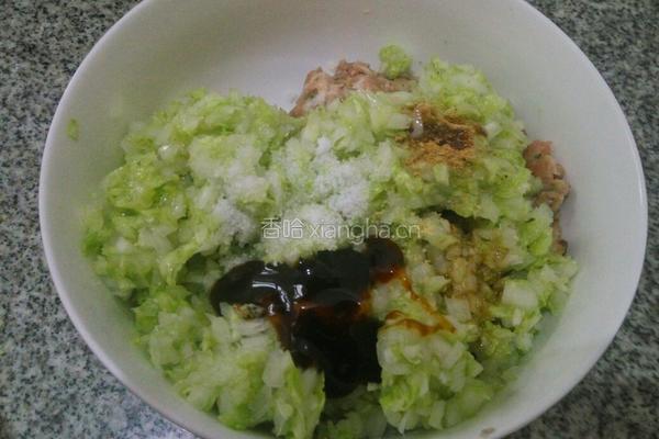 香菇白菜猪肉饺子馅的做法图解8