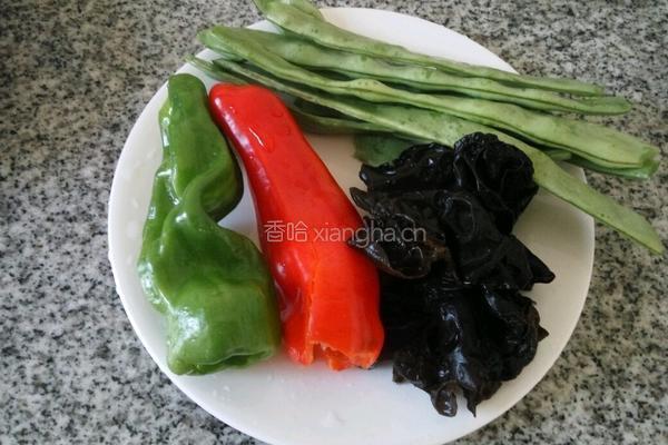 芸豆丝炒木耳的做法图解1