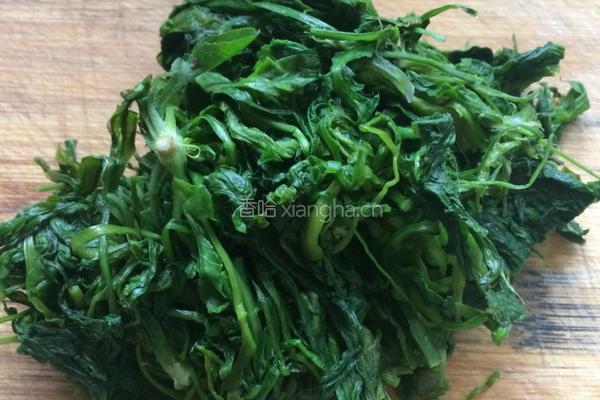 荠菜鲜肉饺的做法图解3