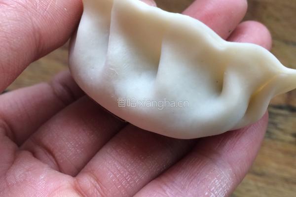 荠菜鲜肉饺的做法图解6
