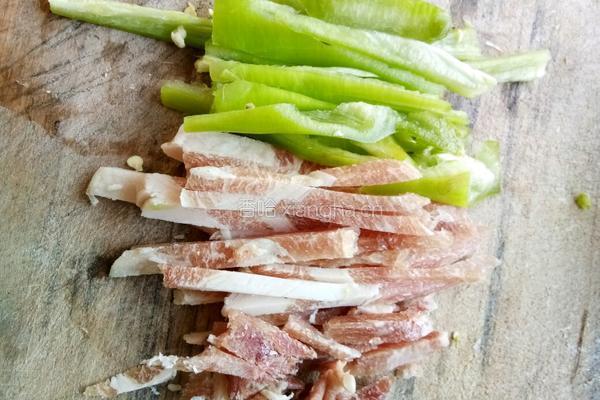 金针蘑炒肉丝的做法图解3