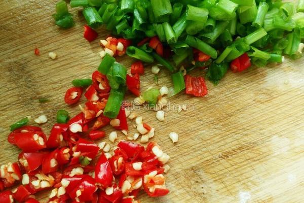 葱香蛋炒饭的做法图解1