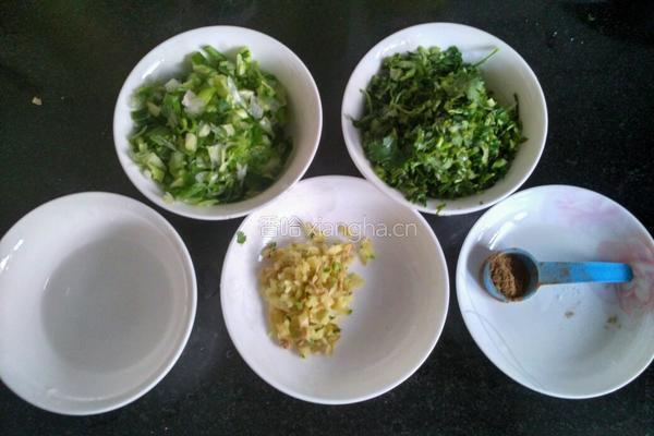 香菜猪肉馄饨的做法图解2