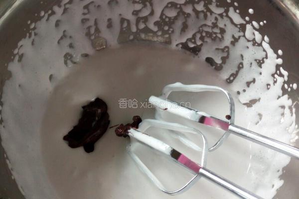 巧克力树桩蛋糕的做法图解9