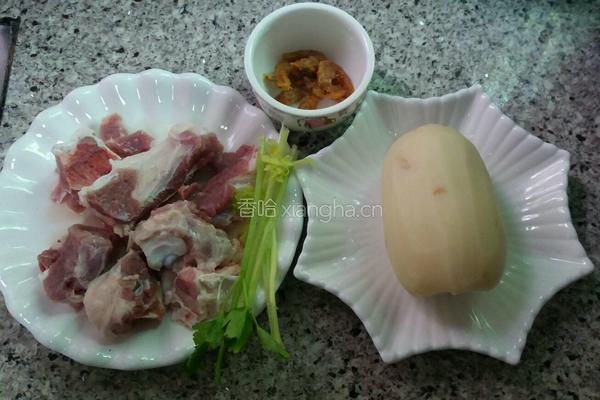 骨头莲藕汤的做法图解1