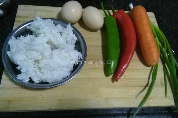 三色鸡蛋炒饭的做法图解2