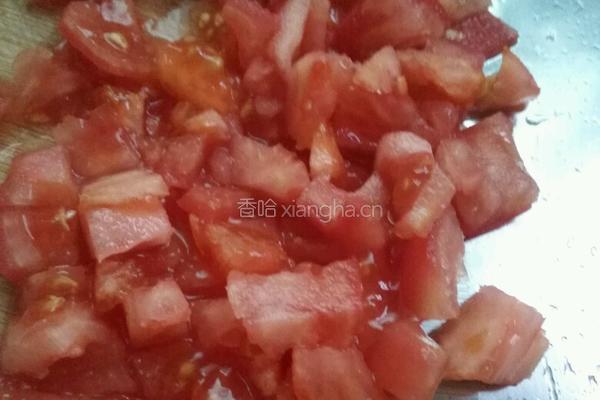 西红柿菌菇豆苗汤的做法图解1