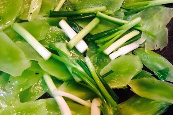 香葱炒莴笋的做法图解7