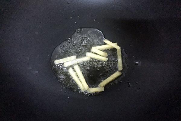 豆酱焖黄花鱼的做法图解3