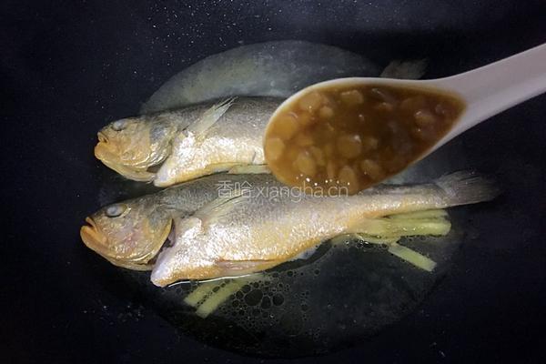 豆酱焖黄花鱼的做法图解5