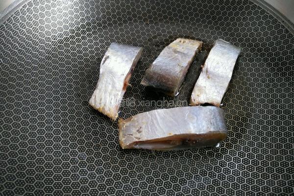 香煎白鳞鱼的做法图解4