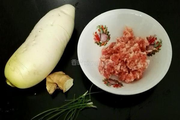 萝卜肉卷的做法图解1