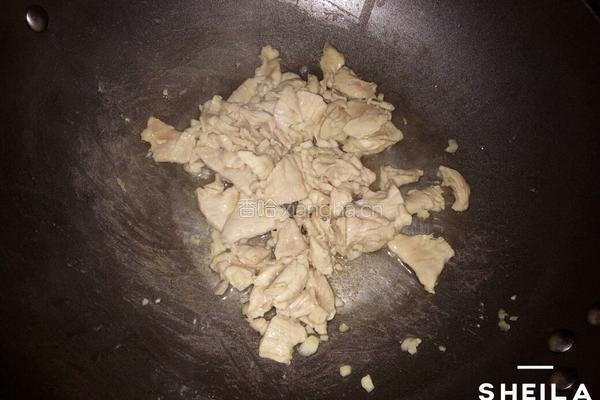 西兰花炒肉的做法图解3