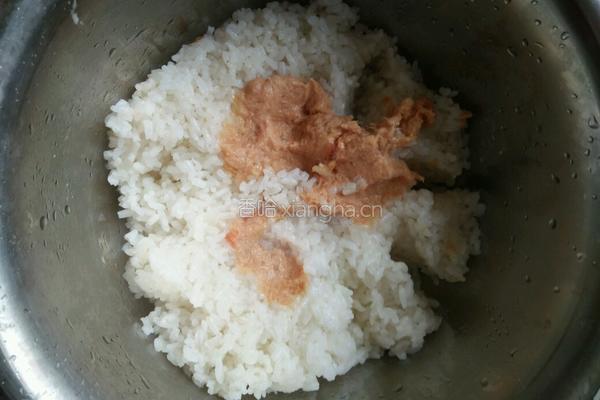 金枪鱼饭团的做法图解2