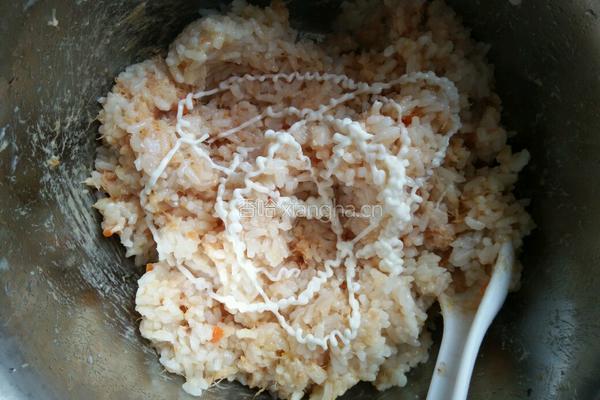 金枪鱼饭团的做法图解4