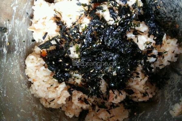 金枪鱼饭团的做法图解7