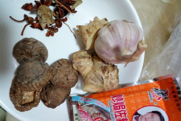 卤猪脚的做法图解1