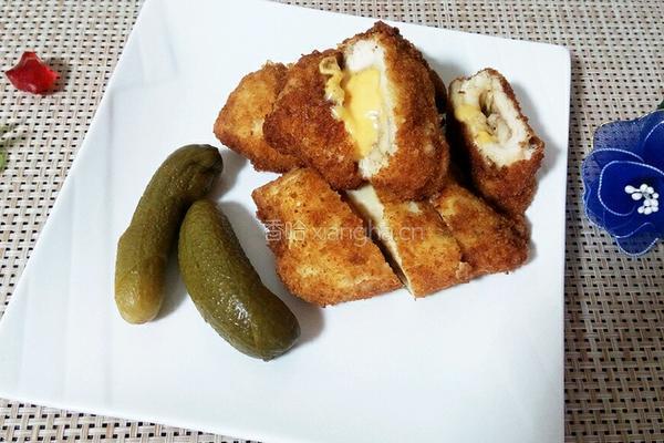 爆浆鸡肉卷（配俄式酸乳瓜）
