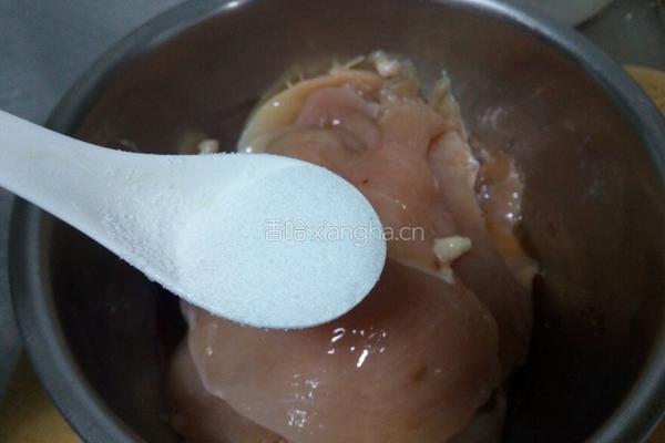 爆浆鸡肉卷（配俄式酸乳瓜）的做法图解2