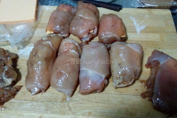 爆浆鸡肉卷（配俄式酸乳瓜）的做法图解11