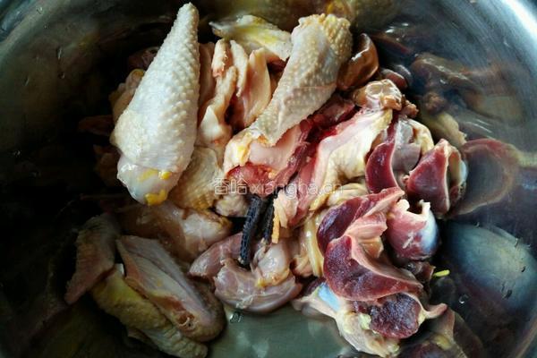 山药炖鸡汤的做法图解3