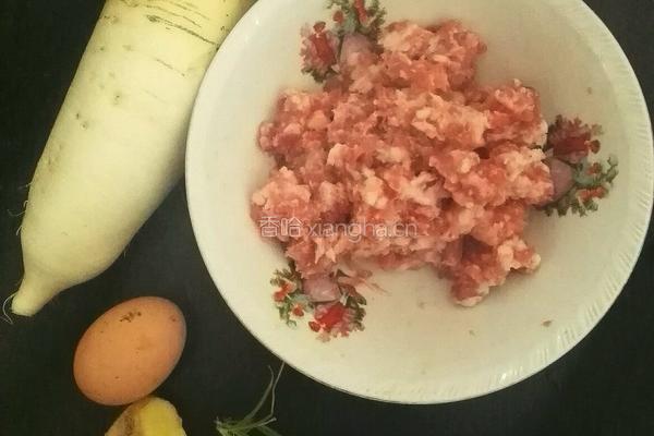 太阳版萝卜蒸肉的做法图解1