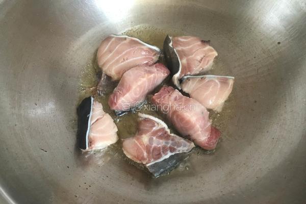 鲟鳇鱼炖土豆的做法图解3