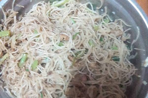 芹菜瘦肉炒米粉的做法图解7