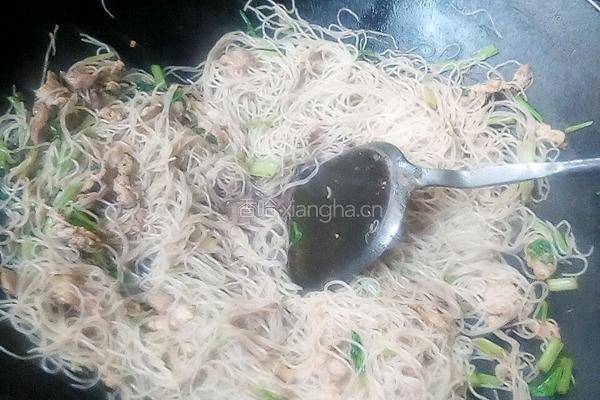 芹菜瘦肉炒米粉的做法图解6