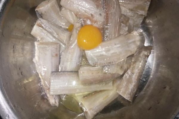 炸带鱼的做法图解1